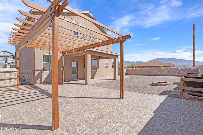 Building Photo - 585 Issa Circle