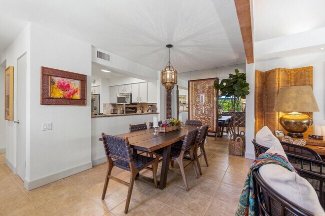 Building Photo - 303 Forest Hills Dr