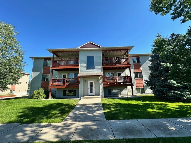 Building Photo - Lovely 2 bedroom 1.5 bath condo