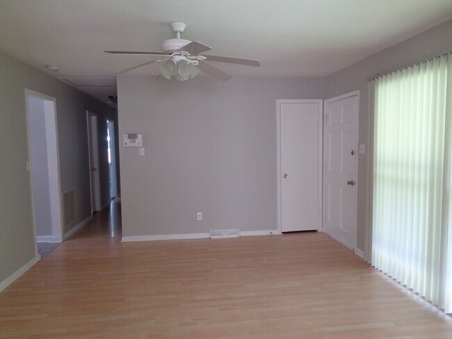 Building Photo - 4800 Crestmont Dr