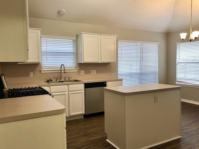 Building Photo - 2403 Carnation Ct