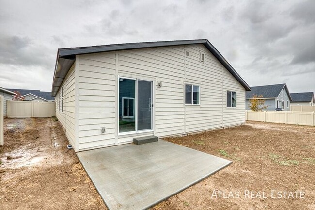 Building Photo - 13164 S Coquille River Ave