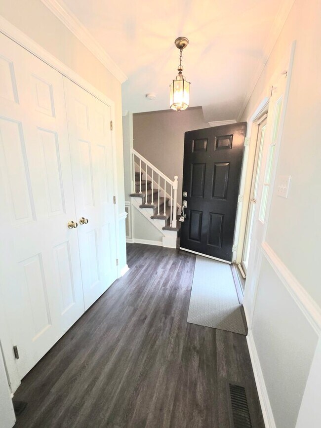 Building Photo - 415 Rosewood Ln