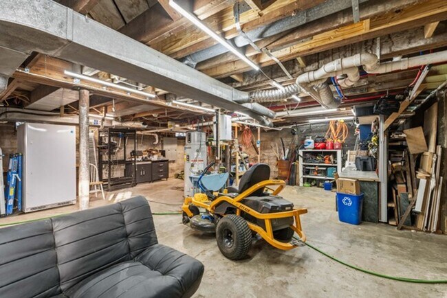 Building Photo - Furnished Country Home For Rent