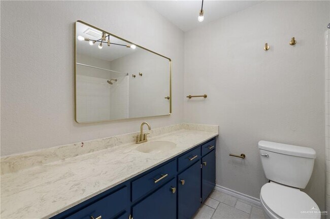 Building Photo - 18 Martin Ave