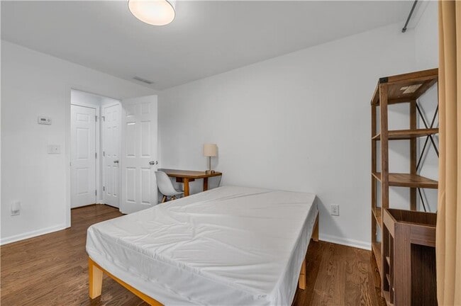 Building Photo - 3014 Liberty Way NW