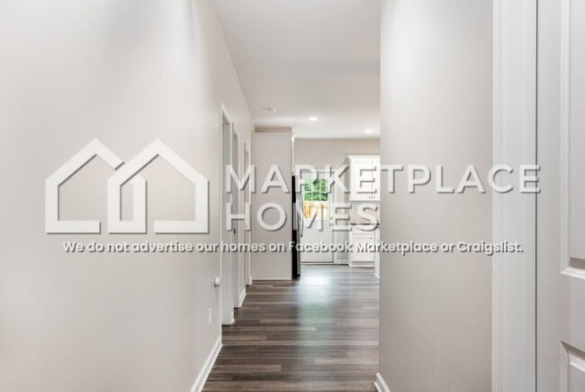 Building Photo - 509 1/2 E Maine Ave
