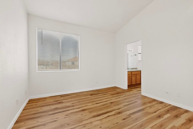 Building Photo - 4200 Ridgeway Ct