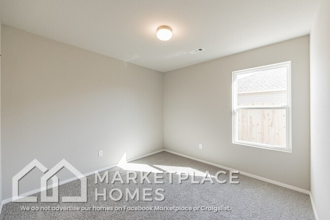 Building Photo - 981 E Starling St