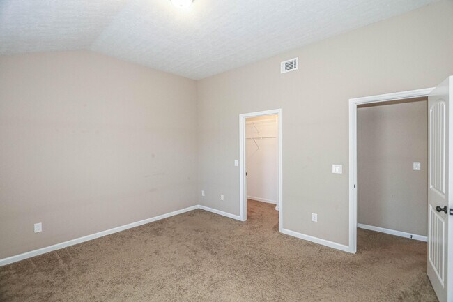 Building Photo - 479 Sebastian Dr
