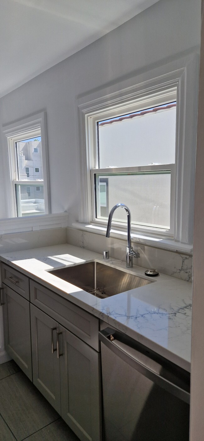 Kitchen - 1958 Carmen Ave