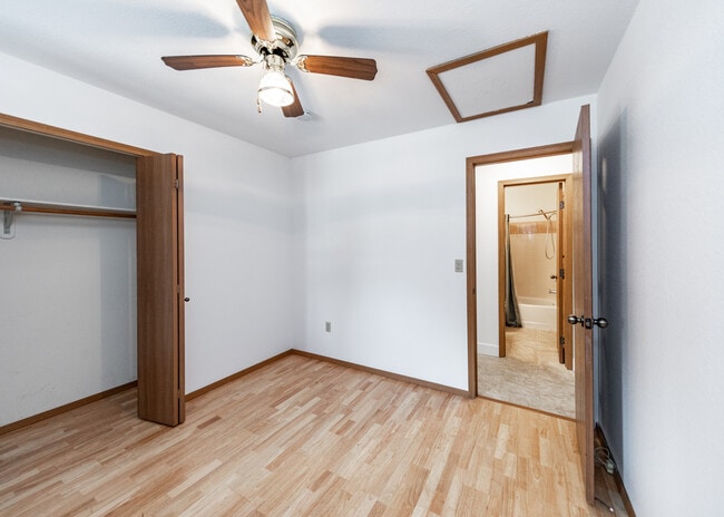 Building Photo - 838 Daffodil St