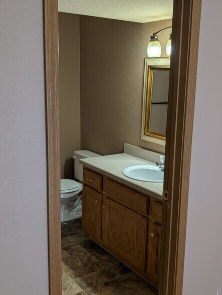 Bsmt Full BA - 2118 SW 36th St