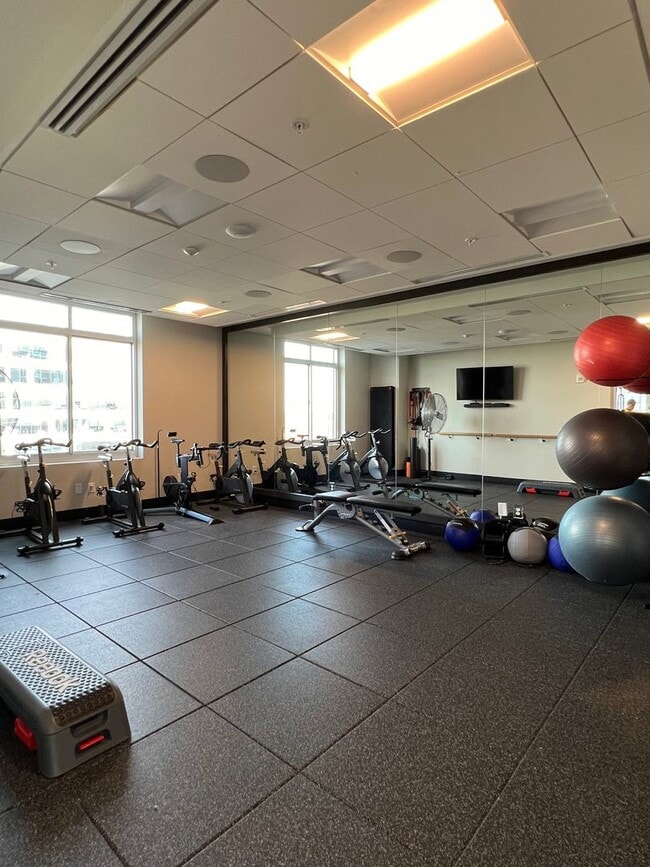 Building Photo - Spacious 2 bedroom 3 bath condo with office in City Lights!