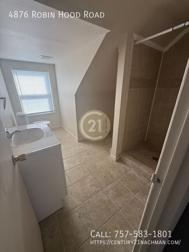 Building Photo - 4876 Robin Hood Rd