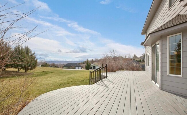 Building Photo - West Valley Home on a Hill