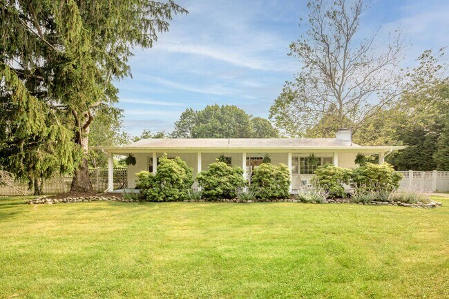 Building Photo - 2 Tims Trail