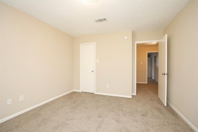 Building Photo - 1552 East Ave