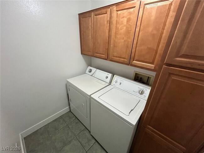 Building Photo - 554 Twilight Blue Ave