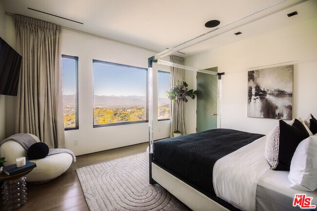 Building Photo - 13331 Mulholland Dr