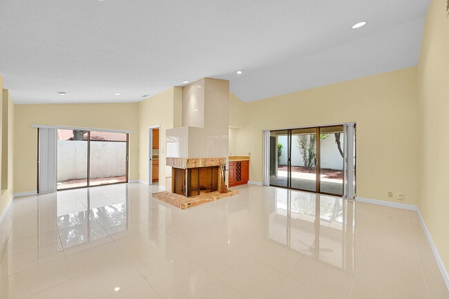 Building Photo - 6820 Allegre Ct