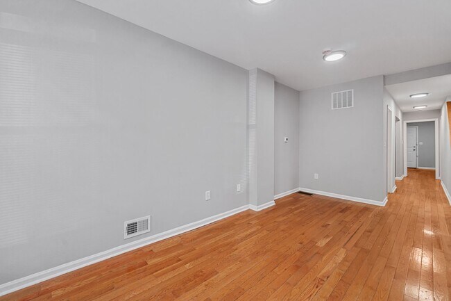 Building Photo - 1027 Bennett Pl