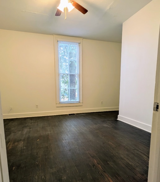 Building Photo - 955 Rogers St