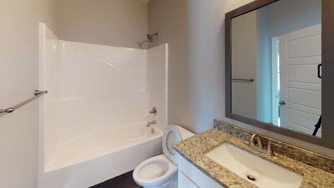 Building Photo - Charming 3-Bedroom Home in the Heart of Clarksville – Nashville Style Living!