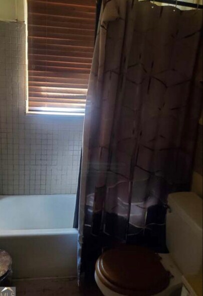 Building Photo - 1574 Colonial Dr