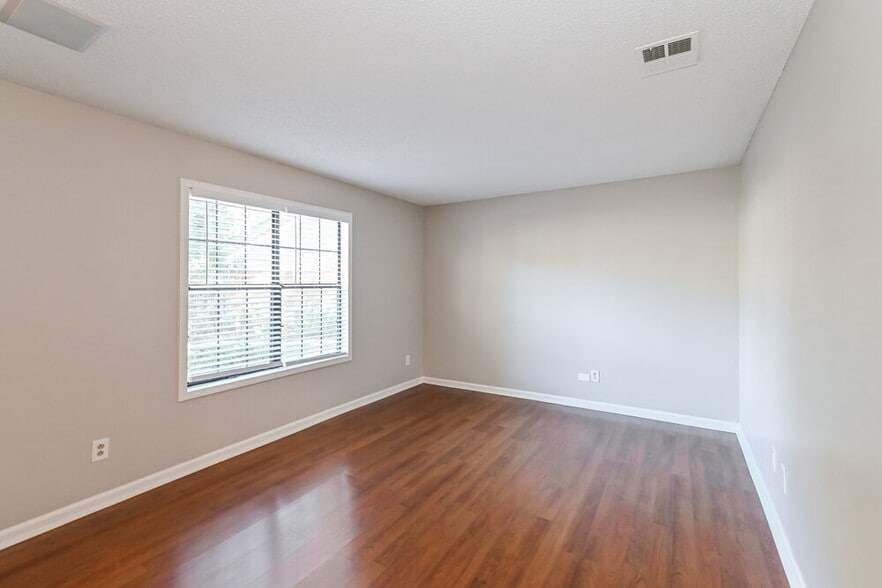 Building Photo - 7201 Skidmore Cove