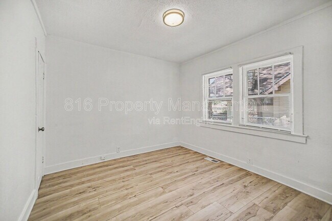 Building Photo - 6431 S Benton Ave