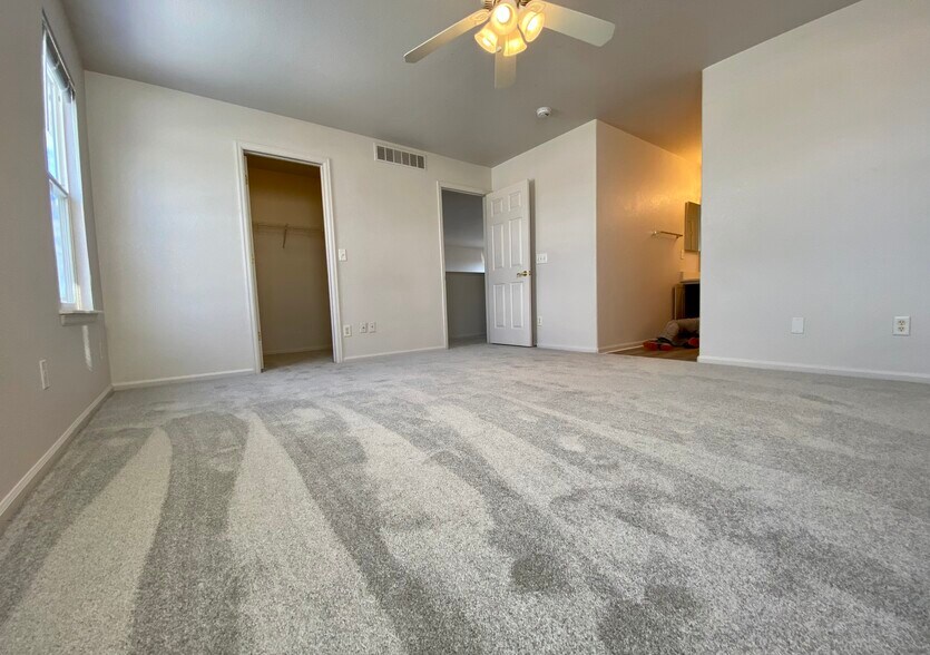 Building Photo - 1647 Wagonwheel Dr