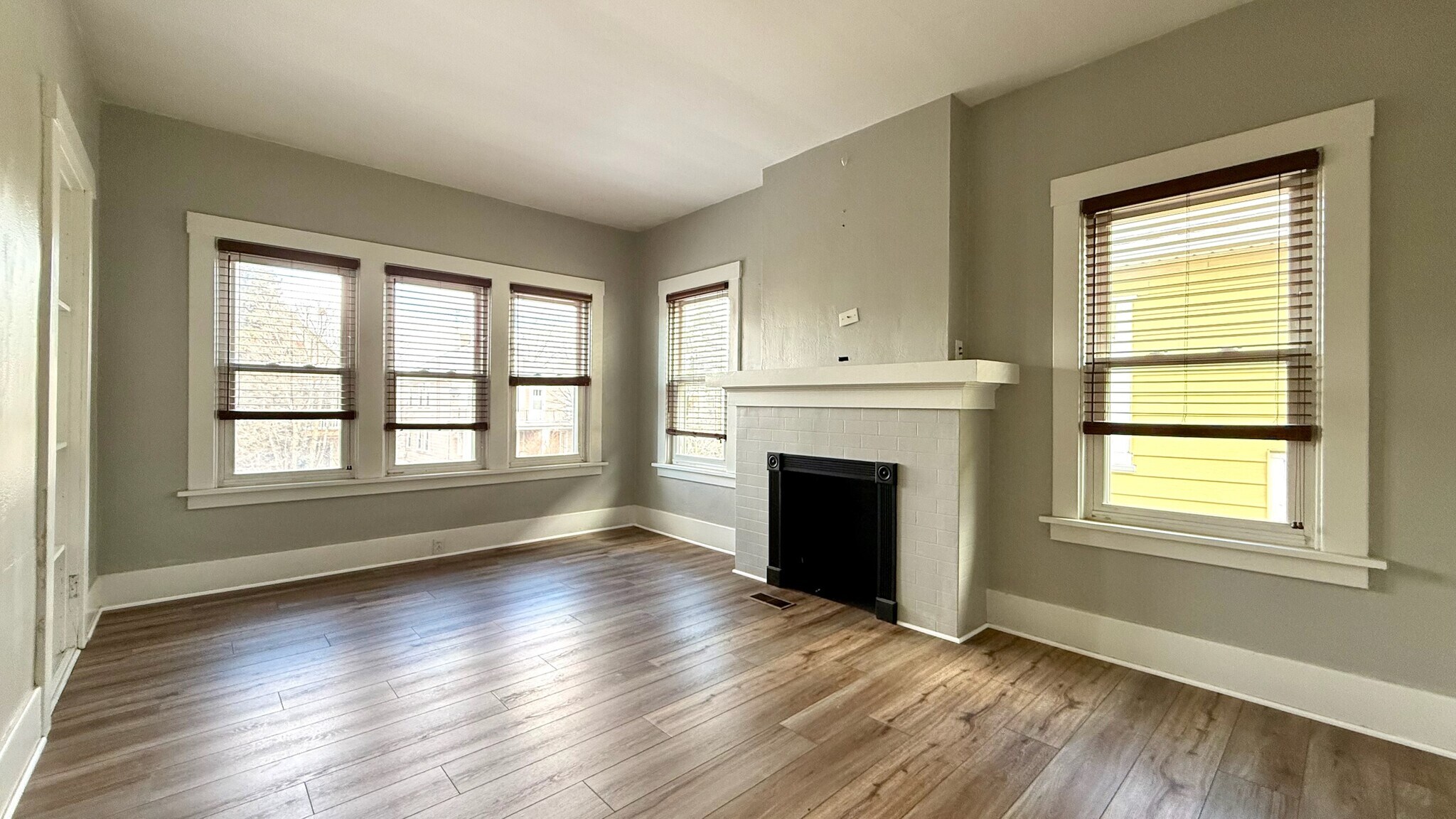 Building Photo - 771 Amherst St