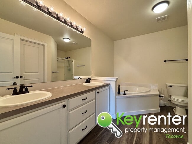 Building Photo - Newly Updated 5-Bedroom Home in Quiet Span...