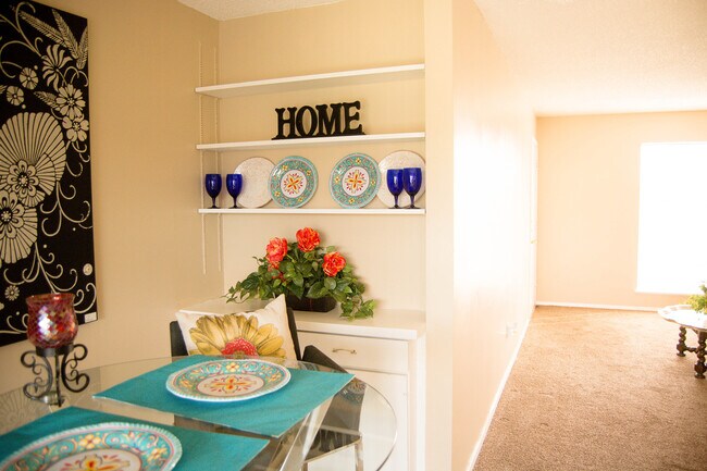 Building Photo - Spacious Southside Apartment!