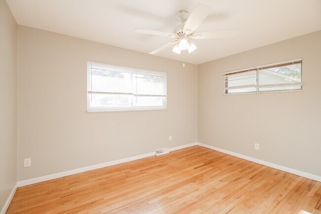 Building Photo - 1148 Lanette Dr