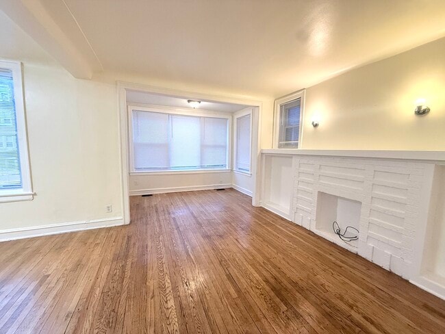 Building Photo - 7157 S East End Ave