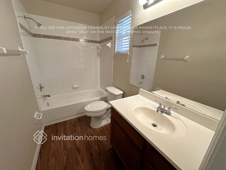 Building Photo - 1270 Navarre Dr