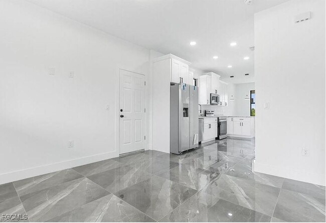 Building Photo - 128 Nave Ave S