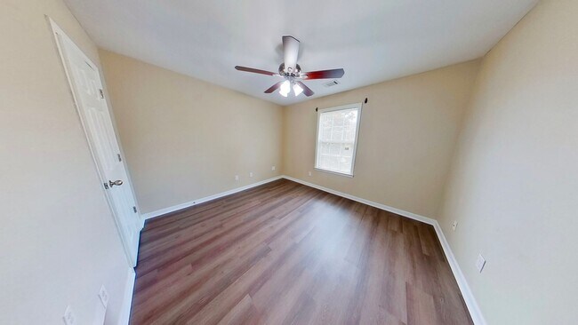 Building Photo - 2 Bed/ 2 Bath Townhouse