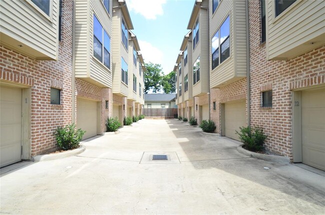 Building Photo - 3950 Floyd St