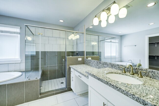 Building Photo - 1811 Wichita St