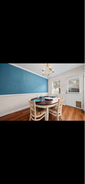 Building Photo - 245 Winding River Dr