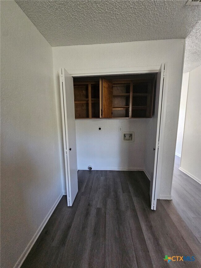 Building Photo - 104 W Anderson Ave