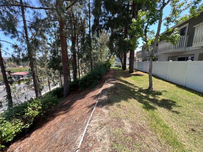 Building Photo - 36 Birchwood Ln