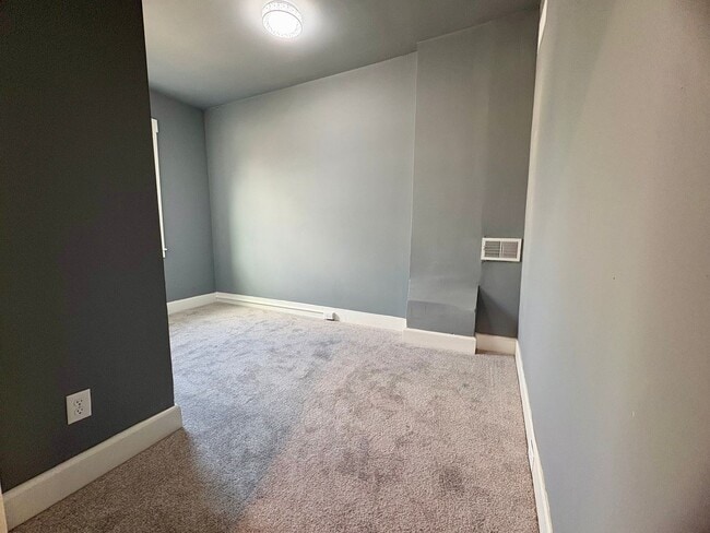 Building Photo - 2 Bedroom 1 Bathroom in Lancaster!