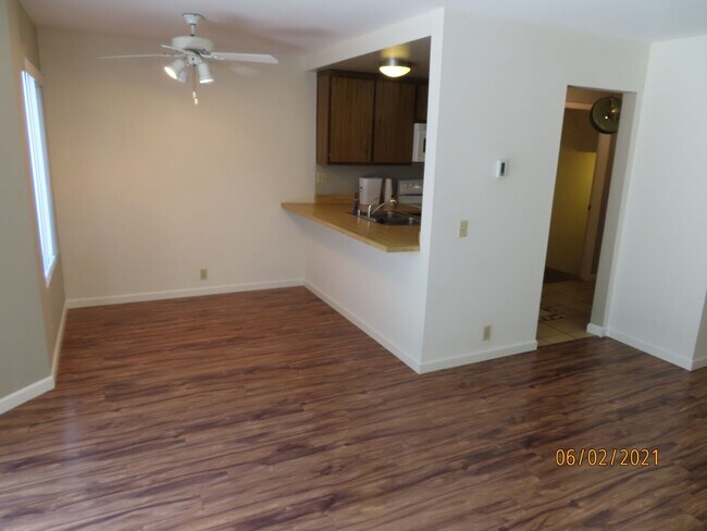 Building Photo - Two Bedroom Townhome in Linda Visa
