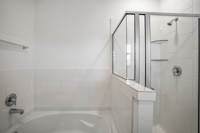 Building Photo - 16915 Elm Grove Rd