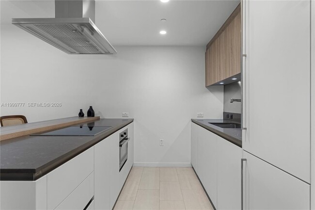 Building Photo - 1000 Brickell Plaza