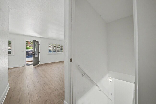 Building Photo - 16932 McKenzie Dr